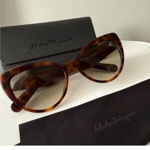 Salvatore Ferragamo Brown Cat-Eye Sunglasses